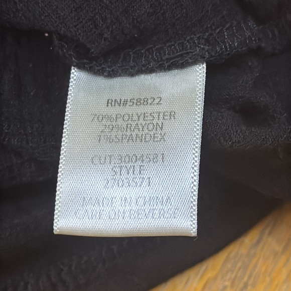 Max studuo V neck top - Picture 6 of 8